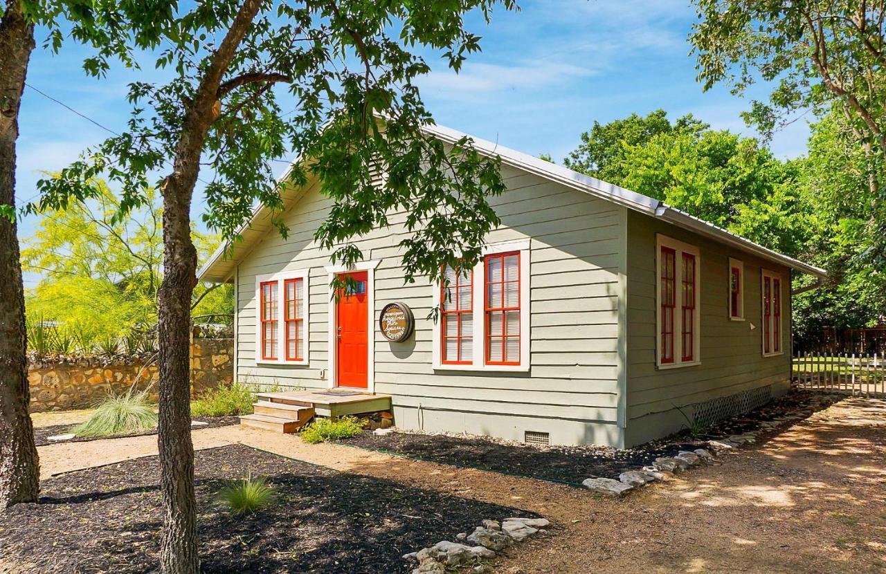 Bungalows On The Square- Unit 1 Wimberley Extérieur photo