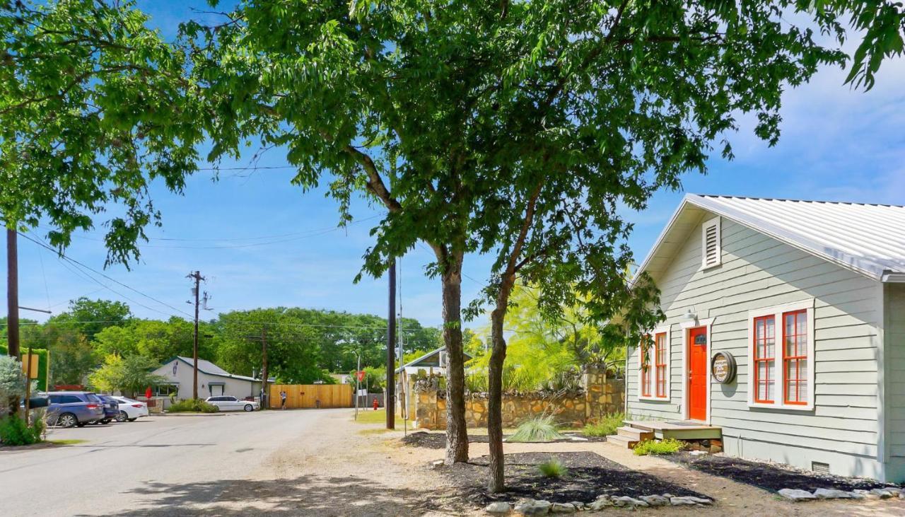 Bungalows On The Square- Unit 1 Wimberley Extérieur photo