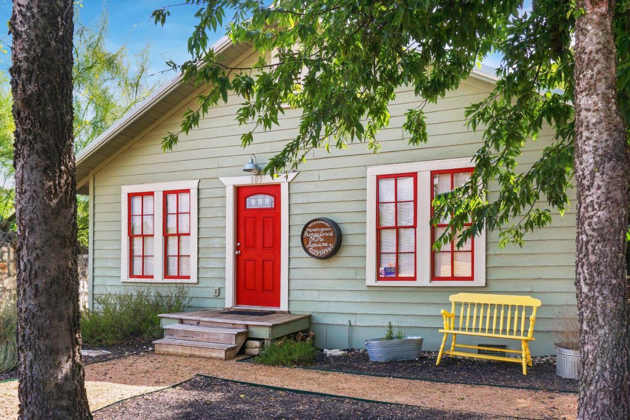 Bungalows On The Square- Unit 1 Wimberley Extérieur photo