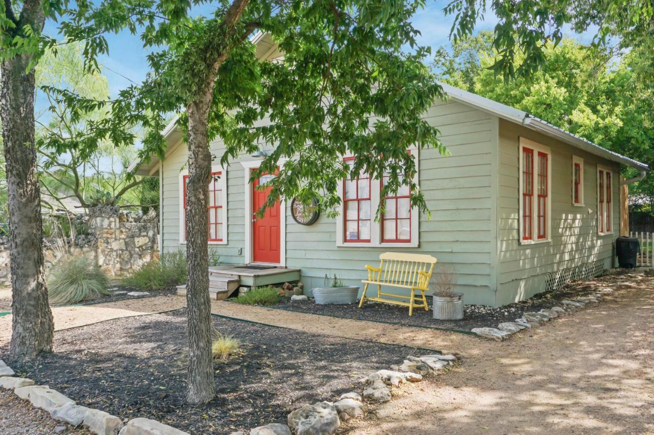 Bungalows On The Square- Unit 1 Wimberley Extérieur photo